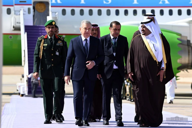 Shavkat Mirziyoyev amaliy tashrif bilan Saudiya Arabistoniga bordi
