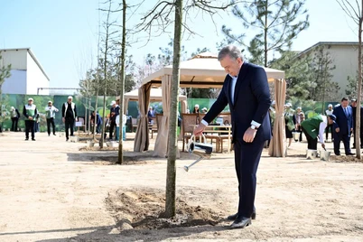 Prezident Bektemirdagi yangi boqqa koʻchat ekdi