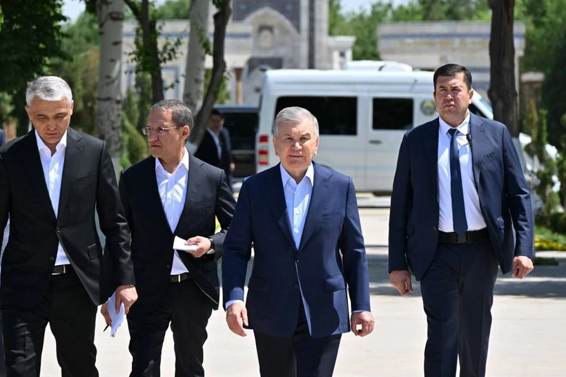 Президент Урганч аэропортини модернизация қилиш лойиҳаси билан танишди