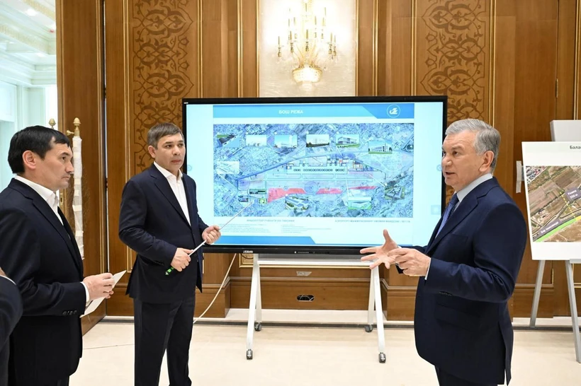 Президент "Тошкент-Шарқий" аэропорти қурилишини кўздан кечирди