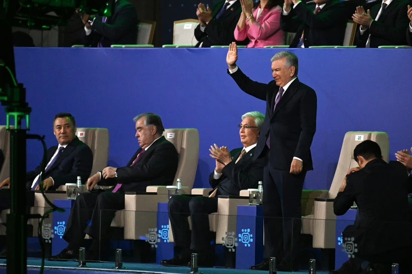 Shavkat Mirziyoyev “Kelajak oʻyinlari” musobaqasi ochilishida ishtirok etdi