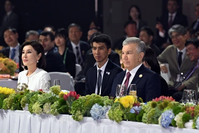 Shavkat Mirziyoyevga qizil jenshen, Birinchi xonimga chinni servis: Koreyada davlat rahbarlariga qanday sovgʻalar berildi?