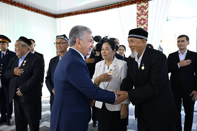 Shavkat Mirziyoyev Nukusdagi Diyqan arna mahallasi faollari bilan muloqot oʻtkazdi