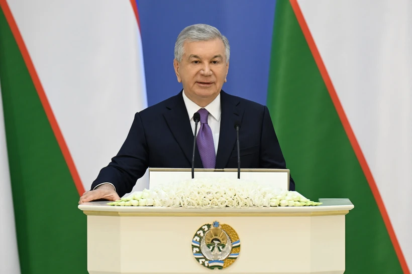 Президент тиббиёт ва фармацевтика соҳаси ходимлари билан учрашув ўтказмоқда