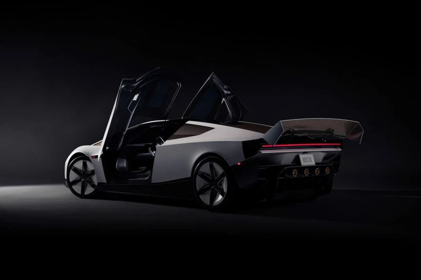 Tesla "учар машина" номини олган Roadster спорт электромобилини тақдим этди