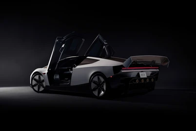 Tesla "учар машина" номини олган Roadster спорт электромобилини тақдим этди