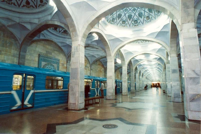 Metro poyezdi yana buzilib qoldi