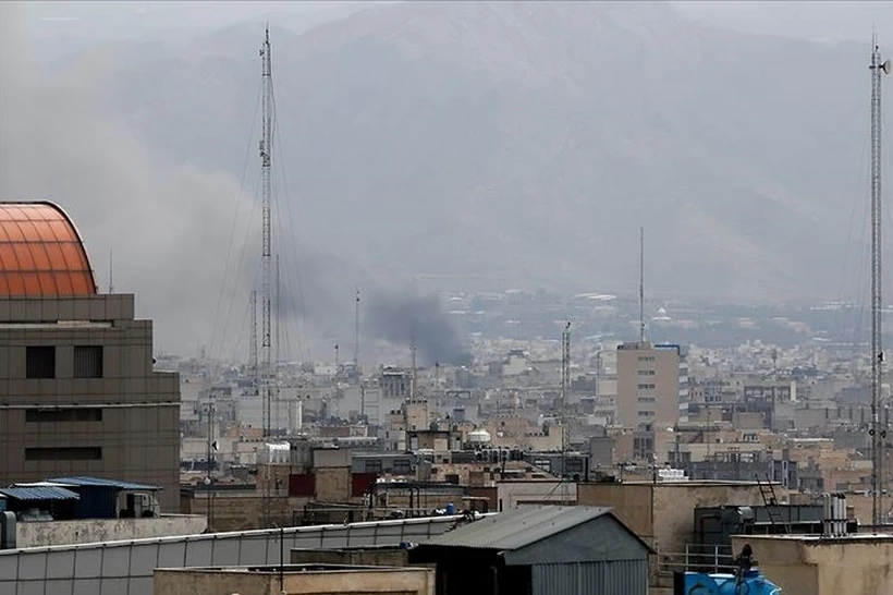 Теҳрон ғарбидаги аҳоли манзилларига ҳужум сабаб 18 киши ҳалок бўлди