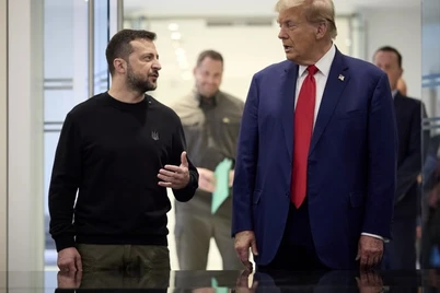 Трамп Украинага қурол етказиб беришни бир неча ойга тўхтатмоқда