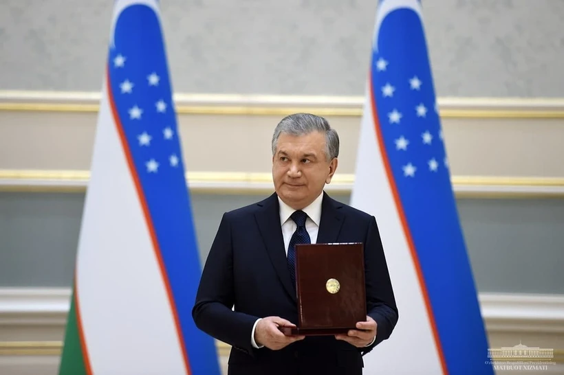 Shavkat Mirziyoyev bir guruh davlat xodimlarini mukofotladi