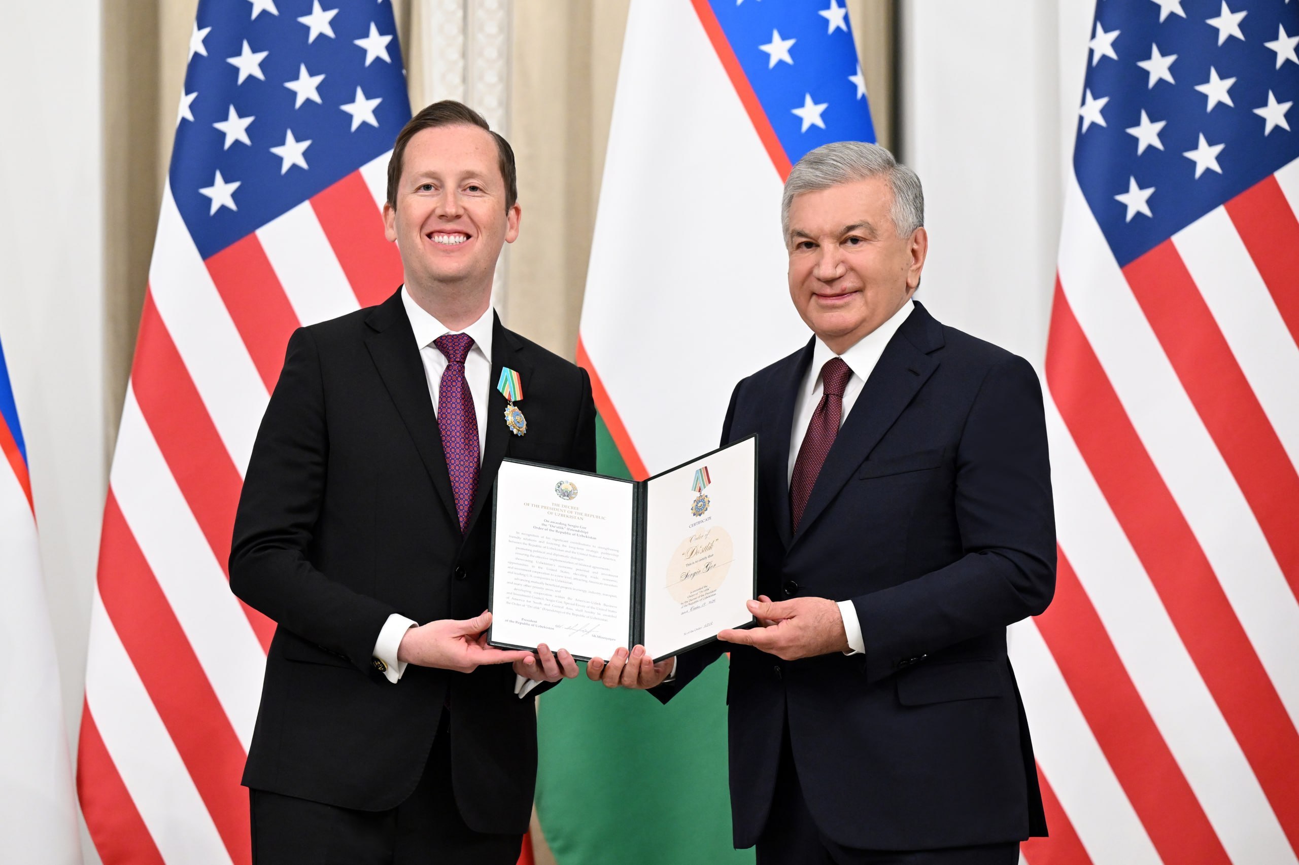 “Bu mukofotni Oq uyga taqib kiraman!”: Shavkat Mirziyoyev Marko Rubioni mukofotladi
