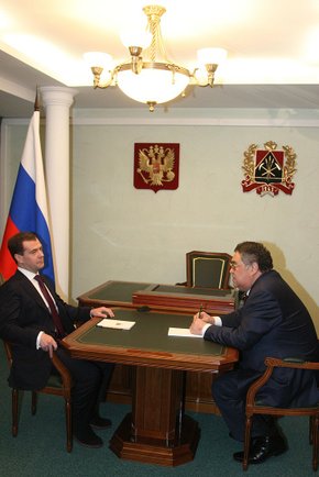 Aman Tuleyev Dmitiriy Medvedev huzurida.
