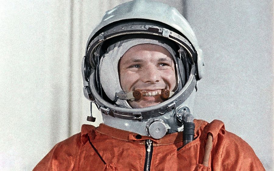 SSSR fazogiri Yuriy Gagarin – ilk marta fazoga chiqqan inson.