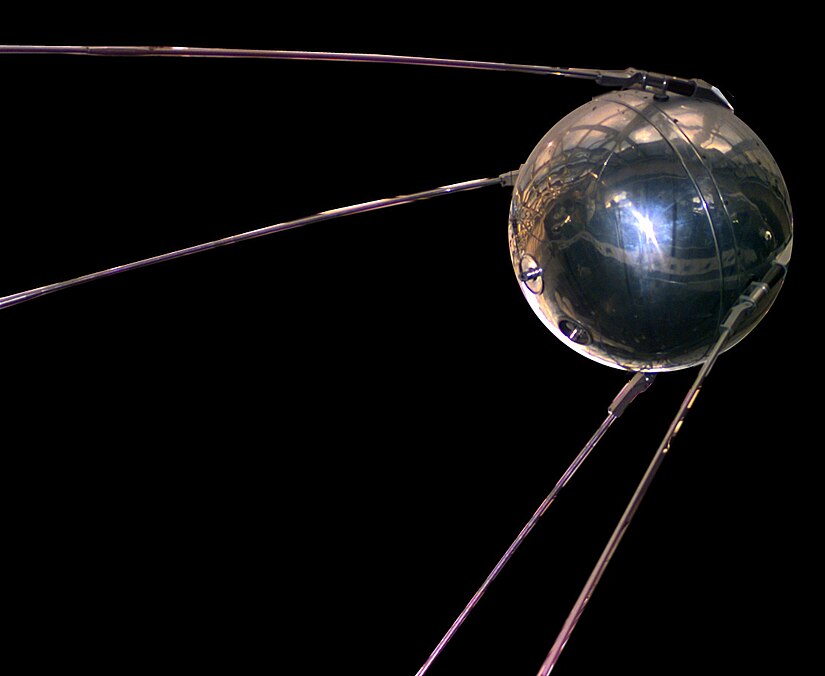 «Sputnik-1» – Yerning birinchi sunʼiy yoʻldoshi.