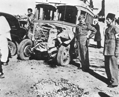 “Иргун” яҳудий террорчи гуруҳи портлатган автобус. 1947 йил 29 декабр. Етти нафар араб йўловчи ҳалок бўлган.